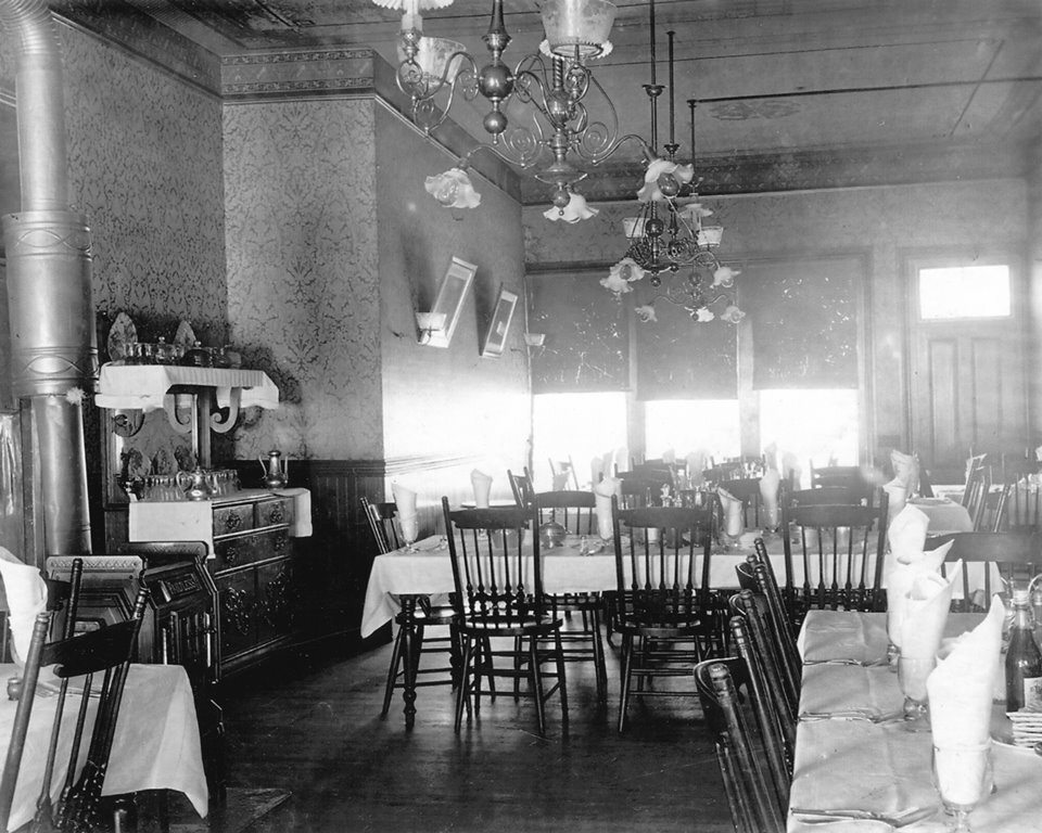 Riverside Hotel dining room